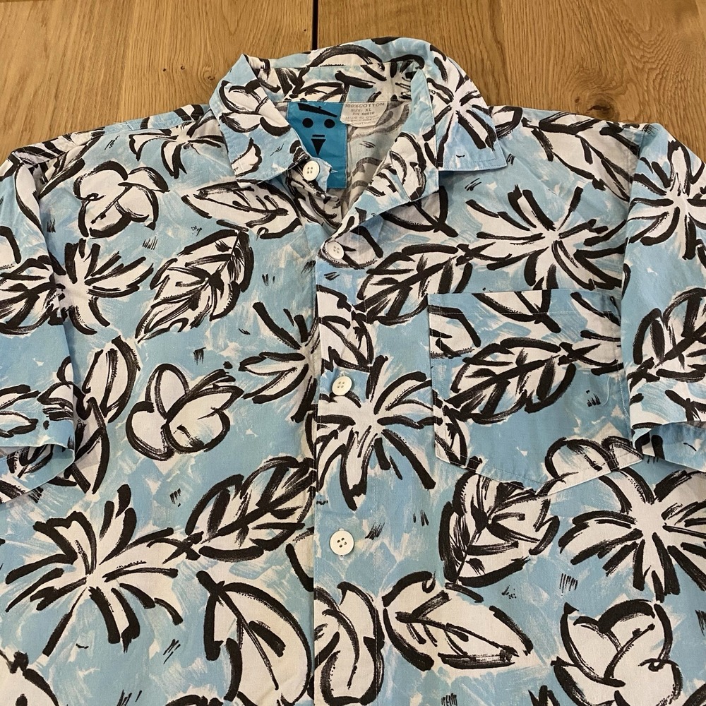 Vintage Gotcha Mens Aloha Button Down Shirt White Blue Size XL Cotton Surf Skate